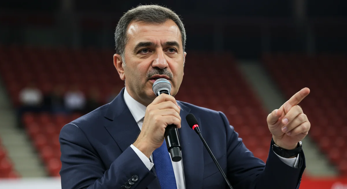 Fenerbahçe Olağanüstü Kongresi Gergin Başladı: Divan Başkanı'ndan Sert Uyarı!