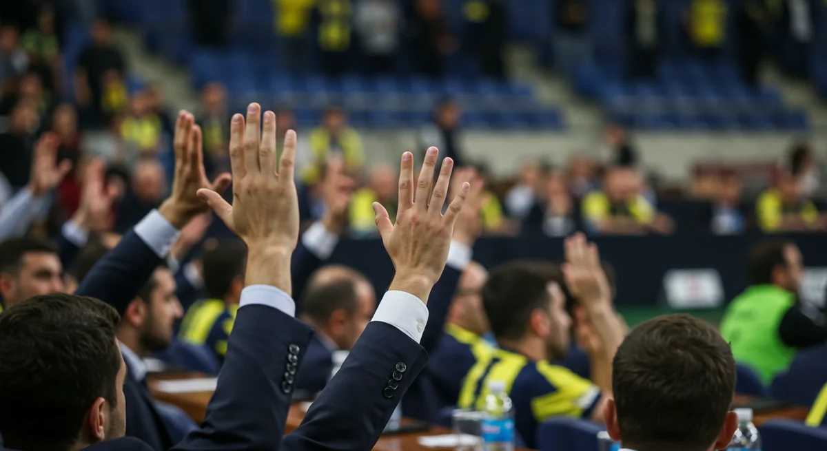 Fenerbahçe Olağanüstü Genel Kurulu'nda Kritik Gecenin Perdesi Kalktı: Koç ve Saran Yönetimlerine Büyük Onay!