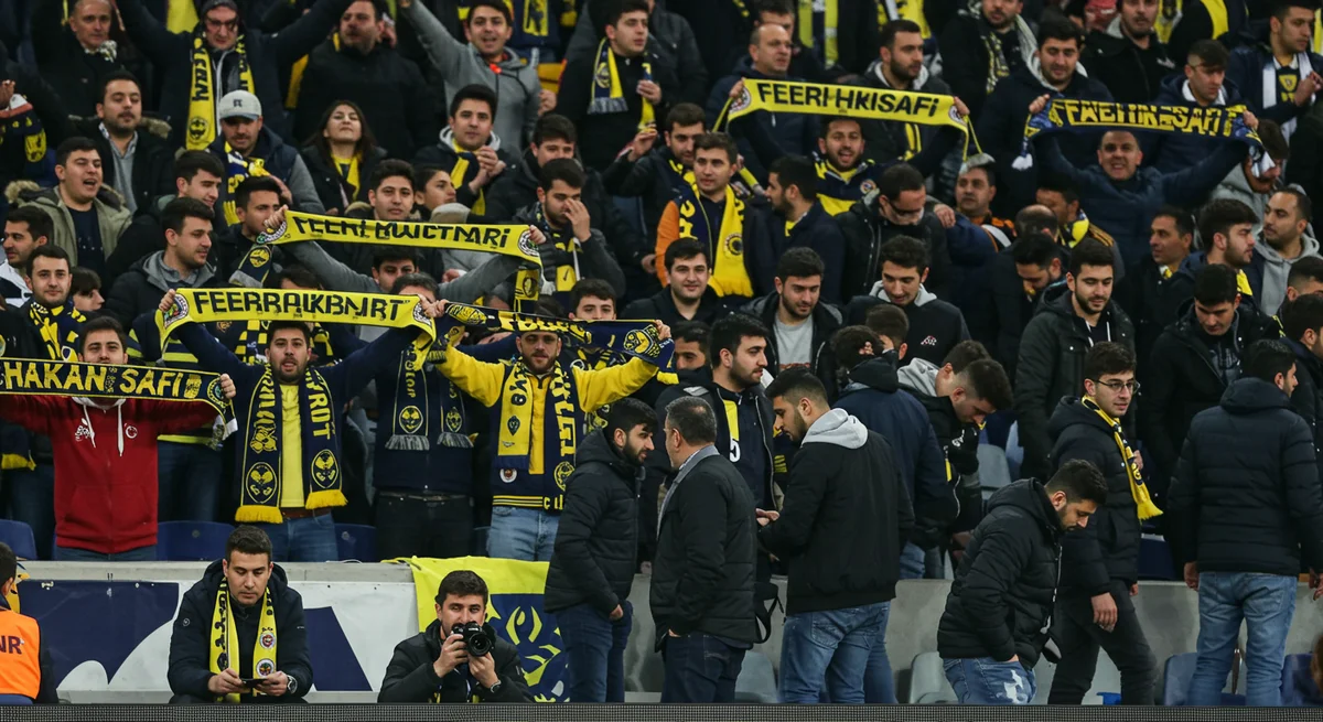 Saracoğlu'nda Tarihi Anlar! Fenerbahçe Seçiminde Oylar Sayılırken Stadyum Yıkıldı!