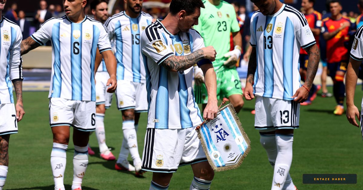 Messi'nin Soyunma Odasındaki Gizemli Sözleri: Komplo Teorilerine Carlos Mac Allister Noktayı Koydu