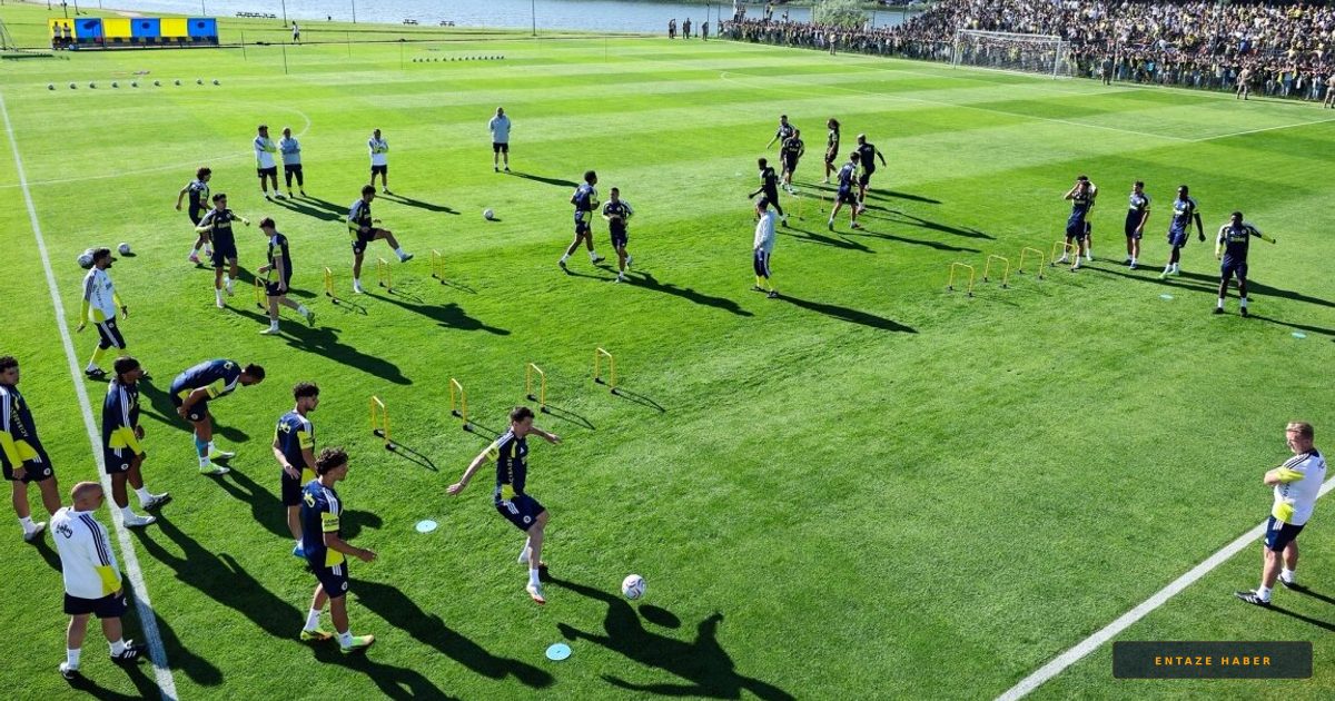 Fenerbahçe'de Muriqi Şoku! Yıldız İsim Sahayı Sedyeyle Terk Etti